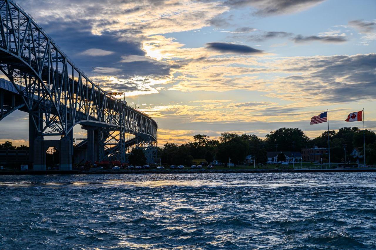 Days Inn By Wyndham Sarnia Harbourfront Exterior foto